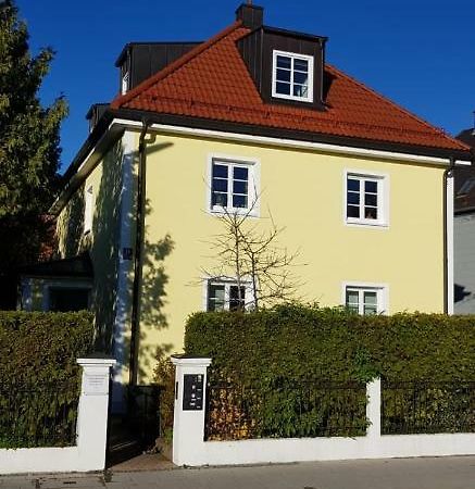 Helle Und Ruhige Dachgeschosswohnung ميونيخ المظهر الخارجي الصورة