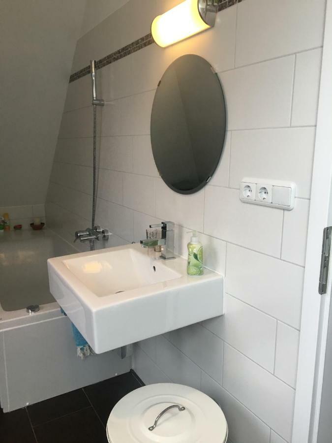 Helle Und Ruhige Dachgeschosswohnung ميونيخ المظهر الخارجي الصورة