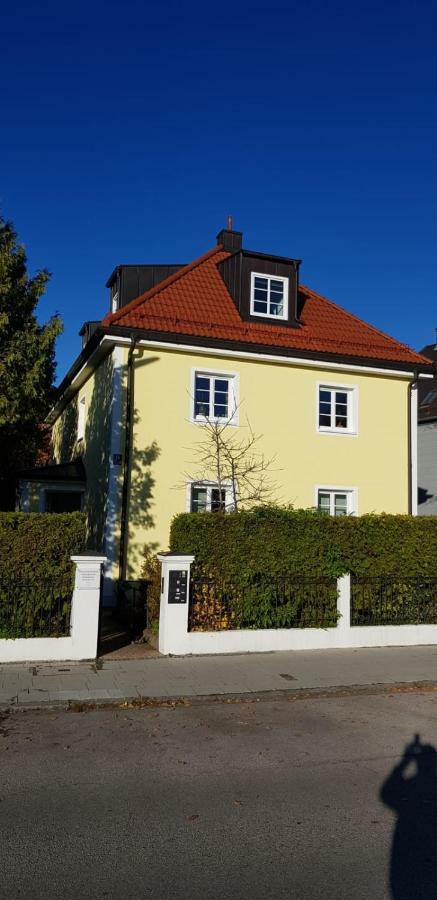 Helle Und Ruhige Dachgeschosswohnung ميونيخ المظهر الخارجي الصورة